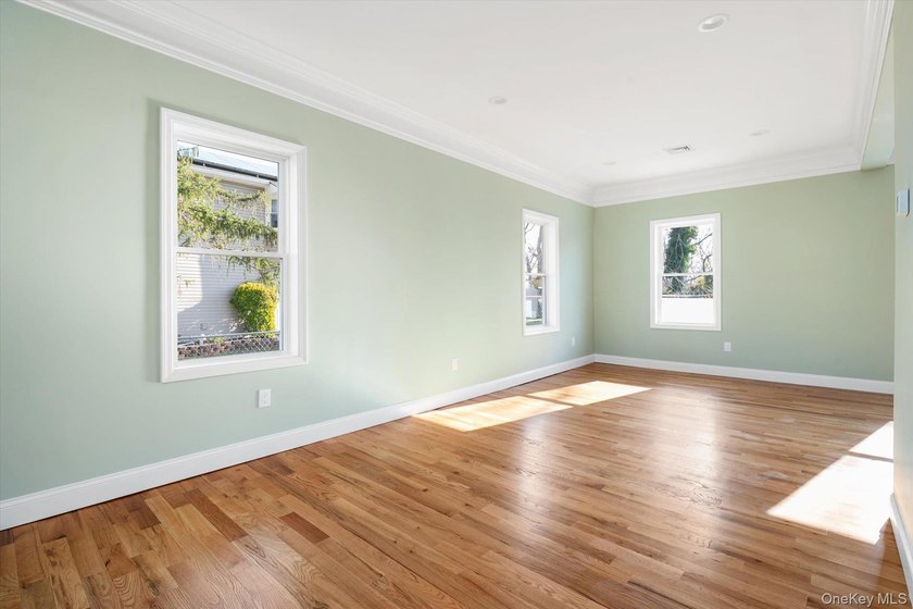 This completely remodeled home comes complete with modern - photo 6