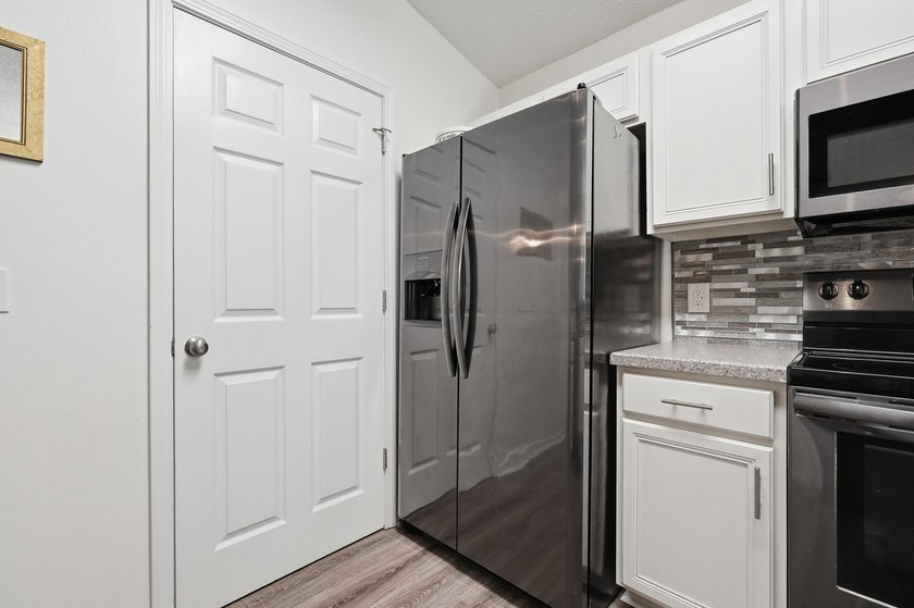 Welcome to this beautifully maintained 3BR/2BA home offering - photo 13