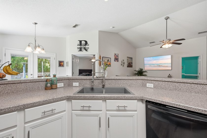 Welcome to this beautifully maintained 3BR/2BA home offering - photo 15