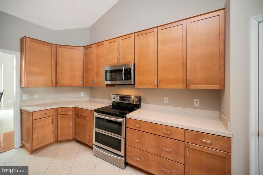 Situated on a corner lot at Harrison Circle and Stratford Circle - photo 12