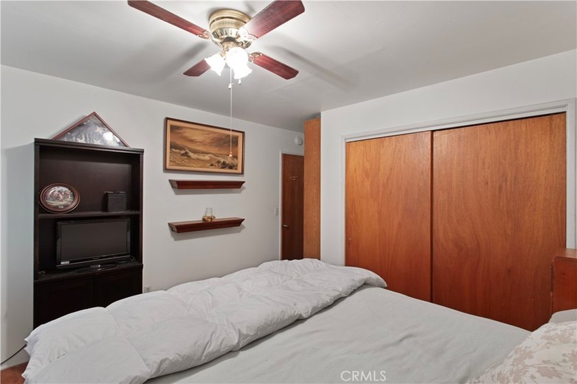 Charming Mountain Retreat with Rustic Character! This inviting - photo 17