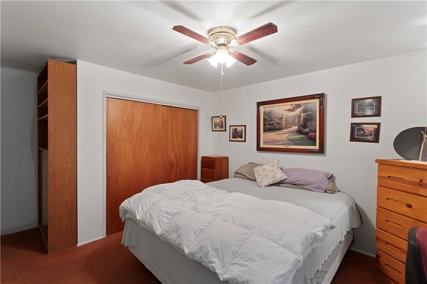 Charming Mountain Retreat with Rustic Character! This inviting - photo 18