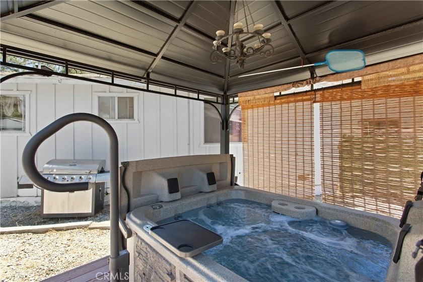 Charming Mountain Retreat with Rustic Character! This inviting - photo 22