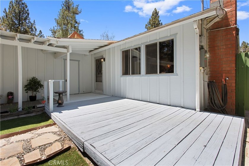 Charming Mountain Retreat with Rustic Character! This inviting - photo 29
