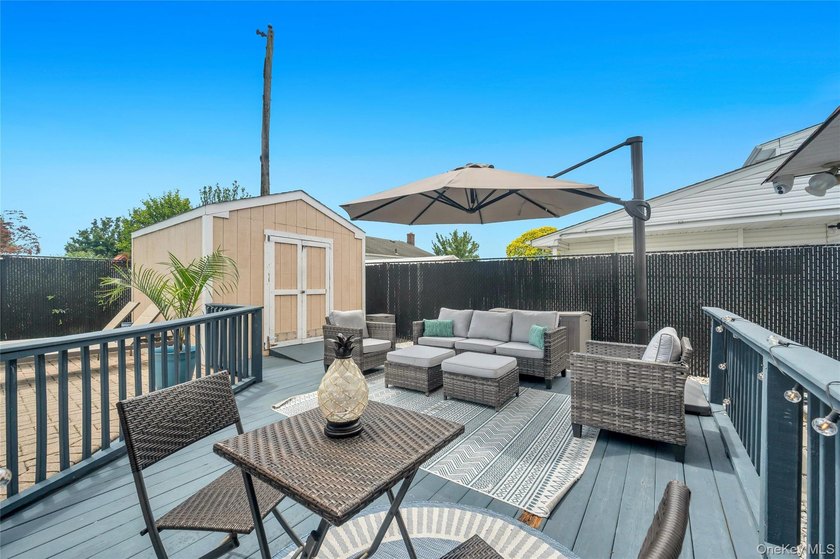 Welcome to this charming and spacious 4-bedroom, 2-bathroom - photo 31