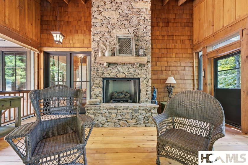 A classic mountain sanctuary nestled within the exclusive Bear - photo 39