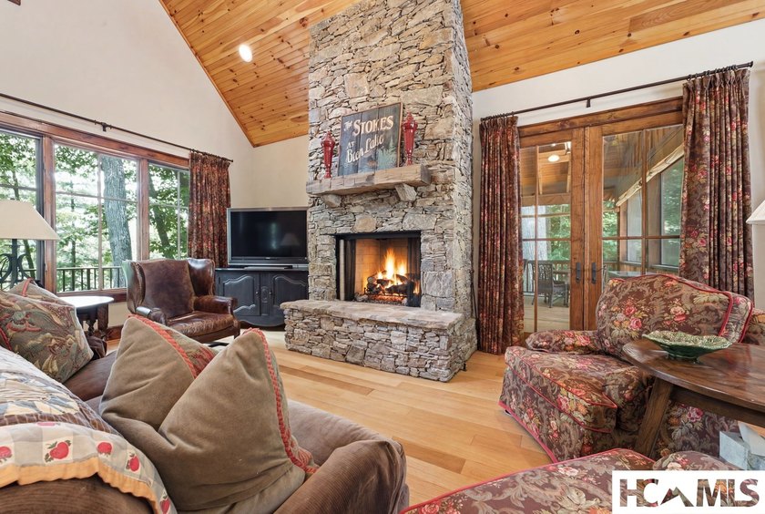A classic mountain sanctuary nestled within the exclusive Bear - photo 46
