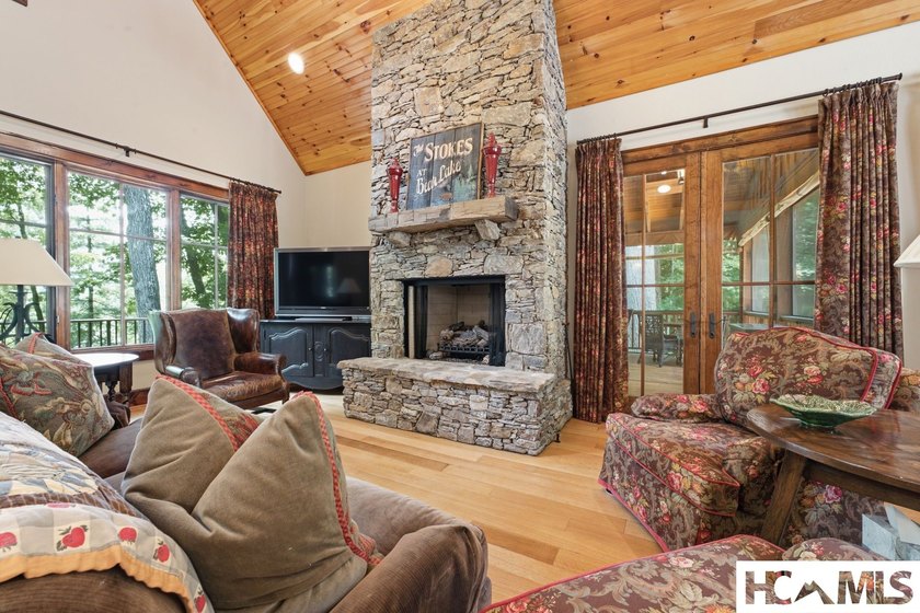 A classic mountain sanctuary nestled within the exclusive Bear - photo 48