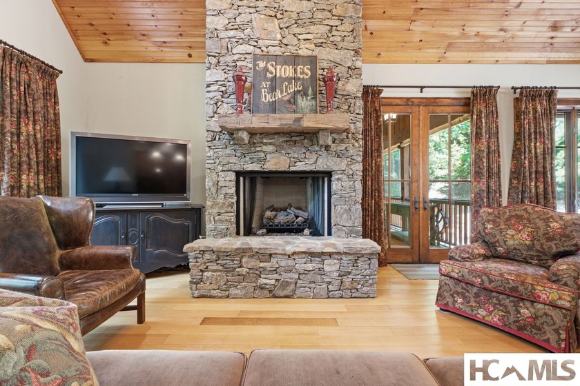 A classic mountain sanctuary nestled within the exclusive Bear - photo 50