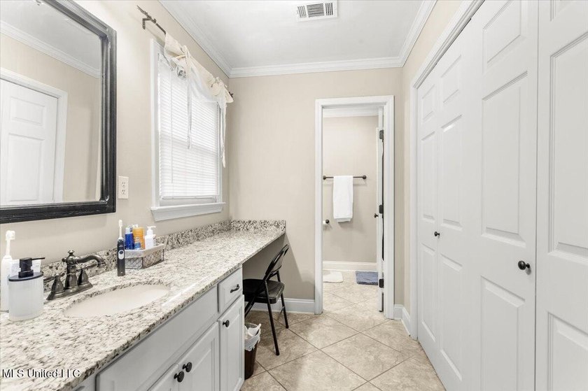 Welcome to this spacious and beautifully appointed 4-bedroom - photo 16