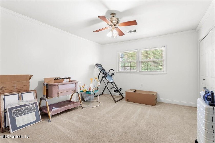 Welcome to this spacious and beautifully appointed 4-bedroom - photo 23