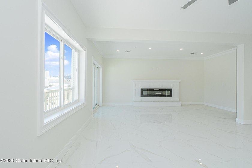 435 Brighton St. is the serene setting for this absolutely - photo 25