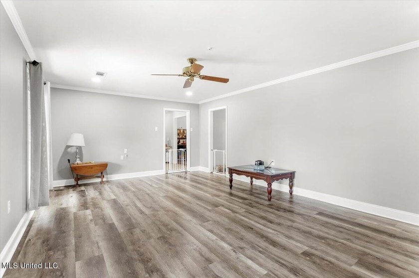 Welcome to this spacious and beautifully appointed 4-bedroom - photo 27