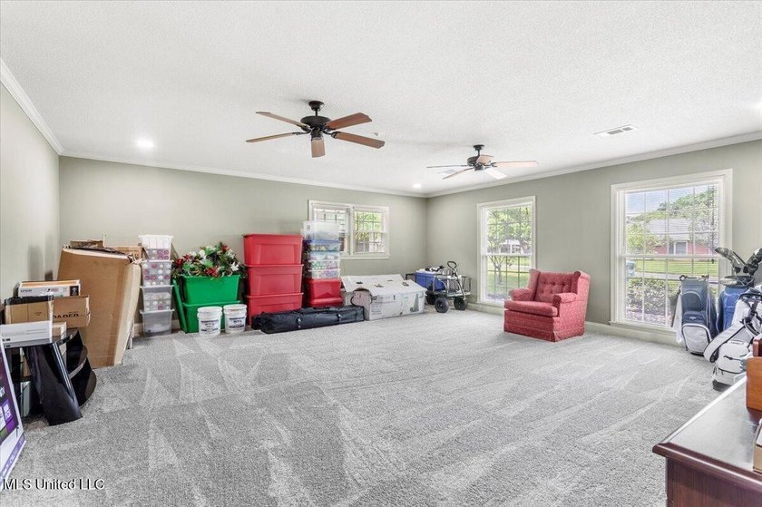 Welcome to this spacious and beautifully appointed 4-bedroom - photo 33