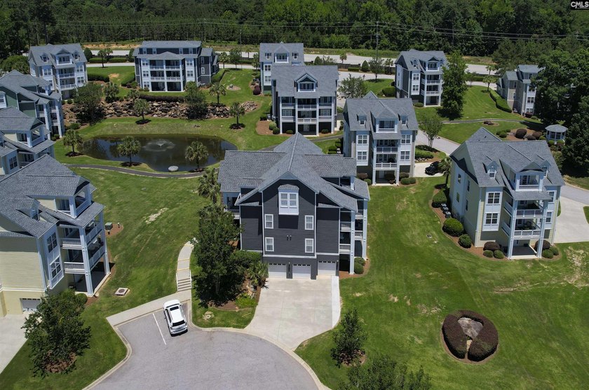 Amazing luxury condo perfectly located in the highly desirable - photo 3