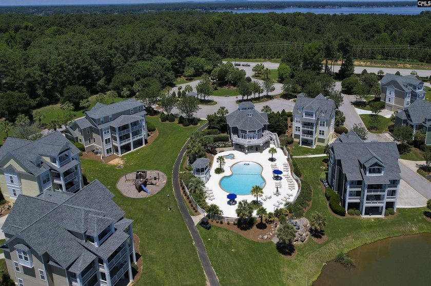 Amazing luxury condo perfectly located in the highly desirable - photo 10