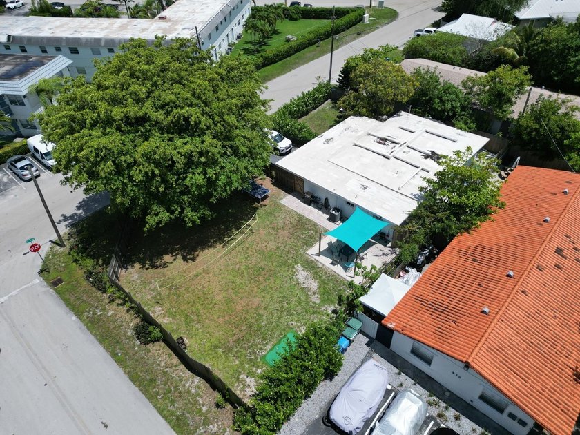 INCREDIBLE INVESTMENT PROPERTY. Approved to Build 5 townhomes of - photo 2