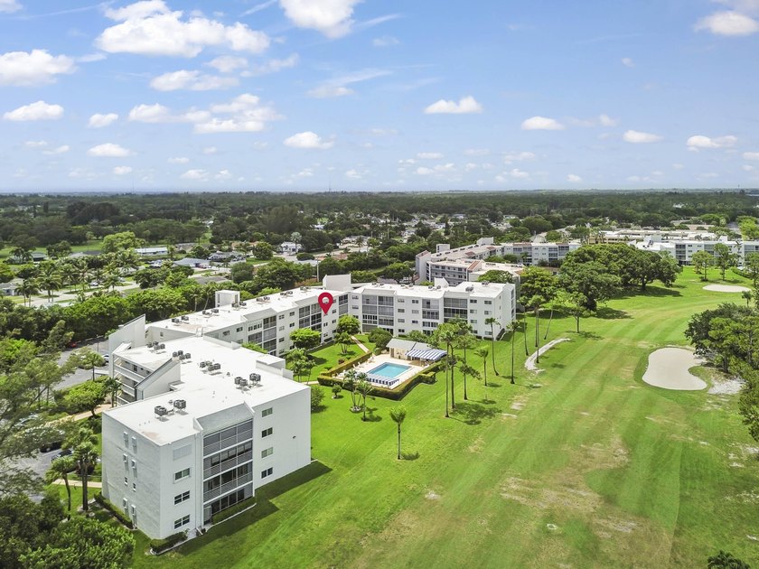 Welcome to this charming 2-bedroom, 2-bathroom condominium - photo 17