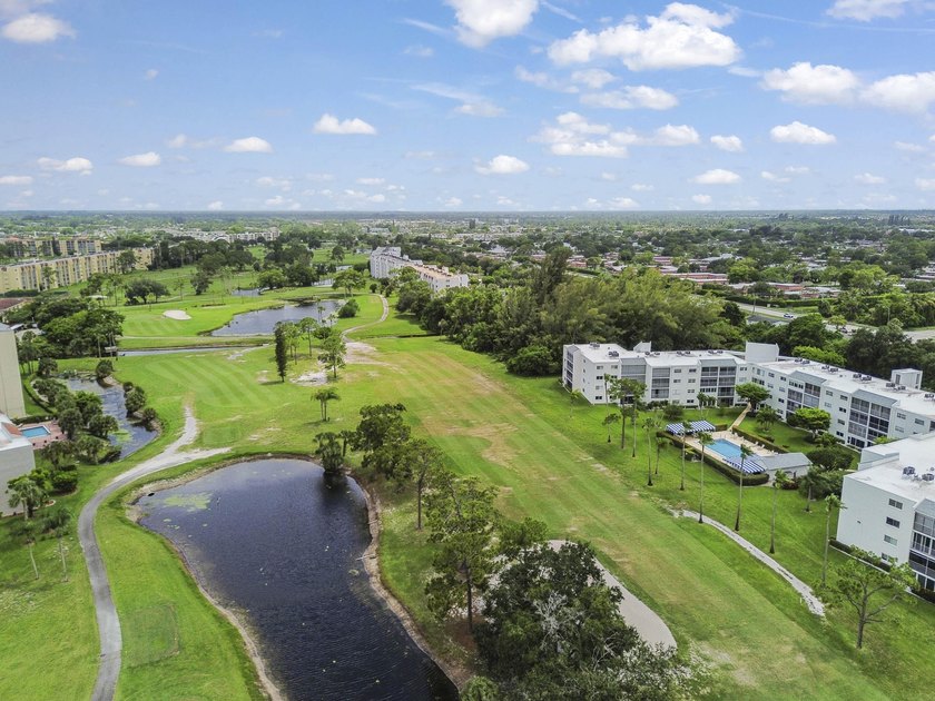 Welcome to this charming 2-bedroom, 2-bathroom condominium - photo 19