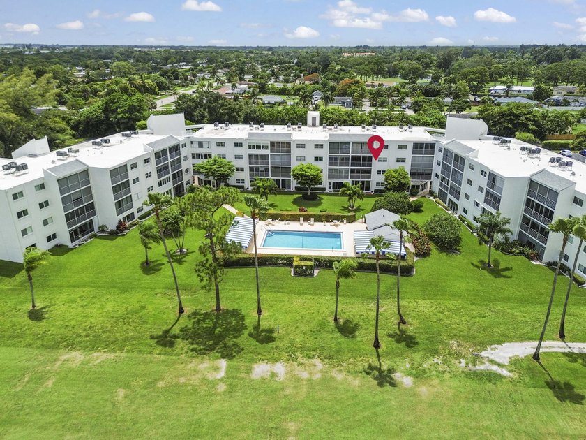 Welcome to this charming 2-bedroom, 2-bathroom condominium - photo 20