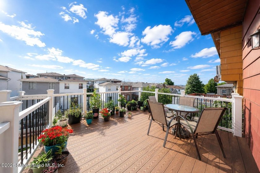 Welcome to this beautifully renovated, oversized semi-attached - photo 15