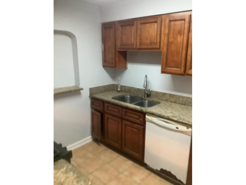 Location! Location! Location! Enjoy a freshly painted interior - photo 18