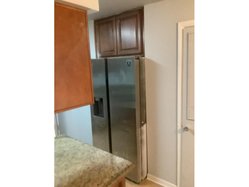 Location! Location! Location! Enjoy a freshly painted interior - photo 19