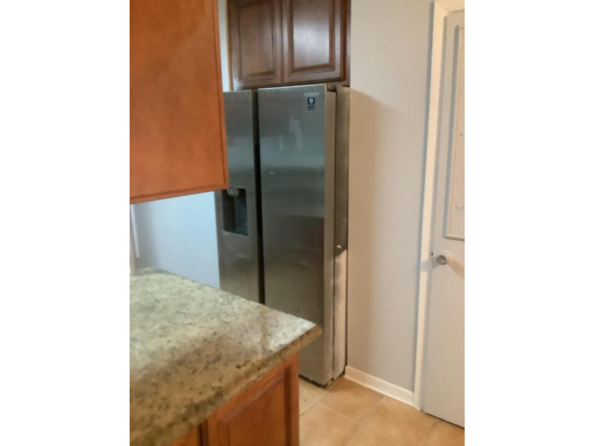 Location! Location! Location! Enjoy a freshly painted interior - photo 20