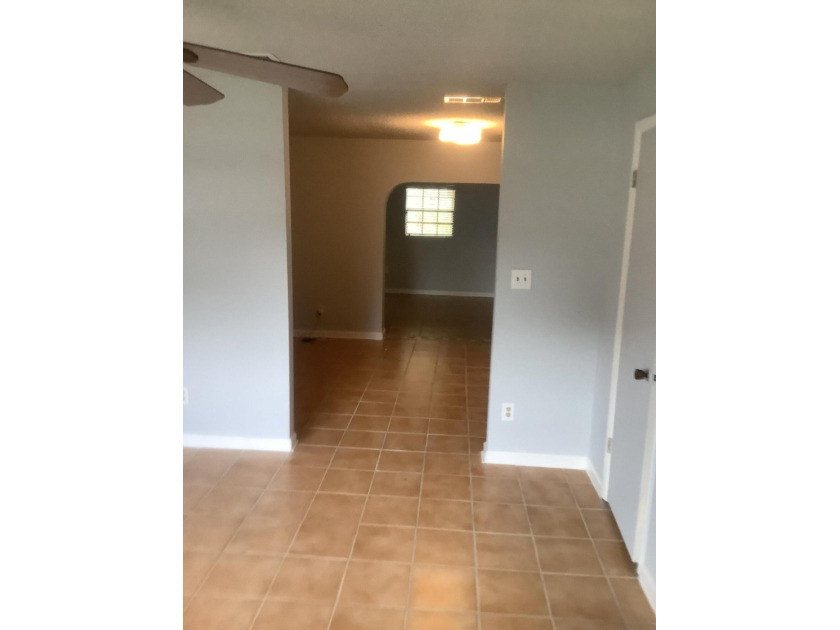 Location! Location! Location! Enjoy a freshly painted interior - photo 25