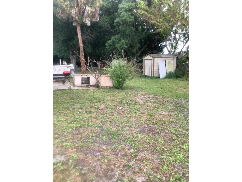 Location! Location! Location! Enjoy a freshly painted interior - photo 40