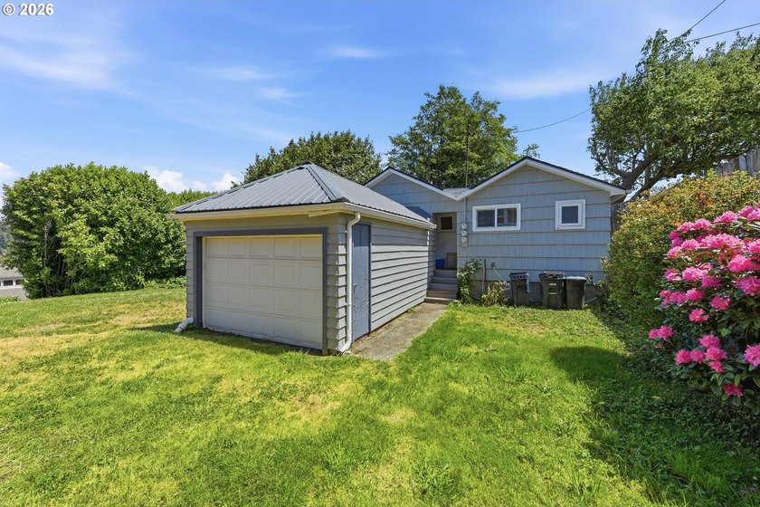 Marshfield Multi-Unit property for sale! Main home and duplex - photo 3