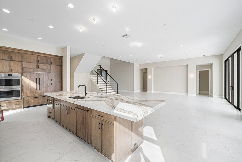 NO EXPENSE OR DETAIL SPARED IN OUR LARGEST ESTATE HOME IN CORAL - photo 12