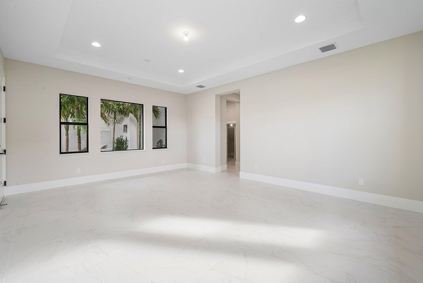 NO EXPENSE OR DETAIL SPARED IN OUR LARGEST ESTATE HOME IN CORAL - photo 14