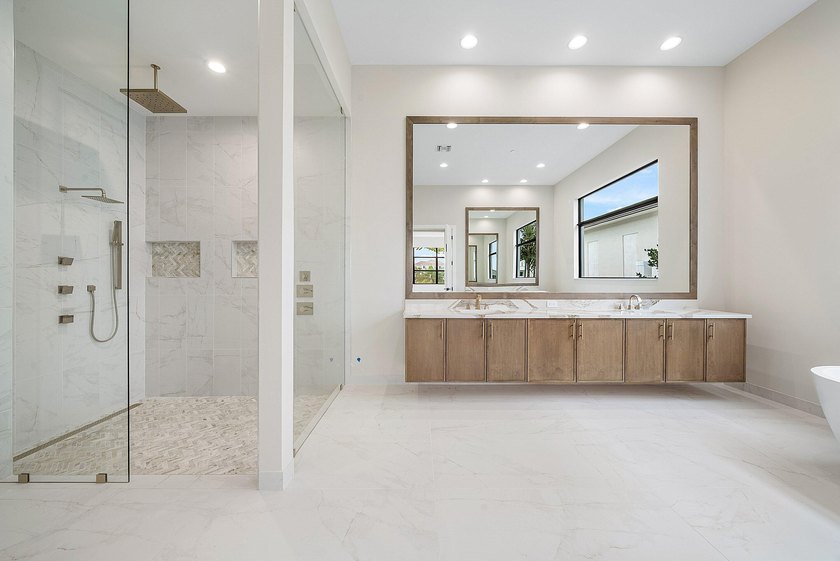 NO EXPENSE OR DETAIL SPARED IN OUR LARGEST ESTATE HOME IN CORAL - photo 20