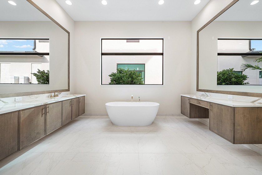 NO EXPENSE OR DETAIL SPARED IN OUR LARGEST ESTATE HOME IN CORAL - photo 21