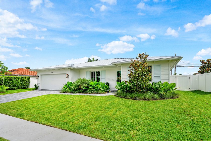 Welcome to this stunning Coastal Contemporary residence located - photo 3