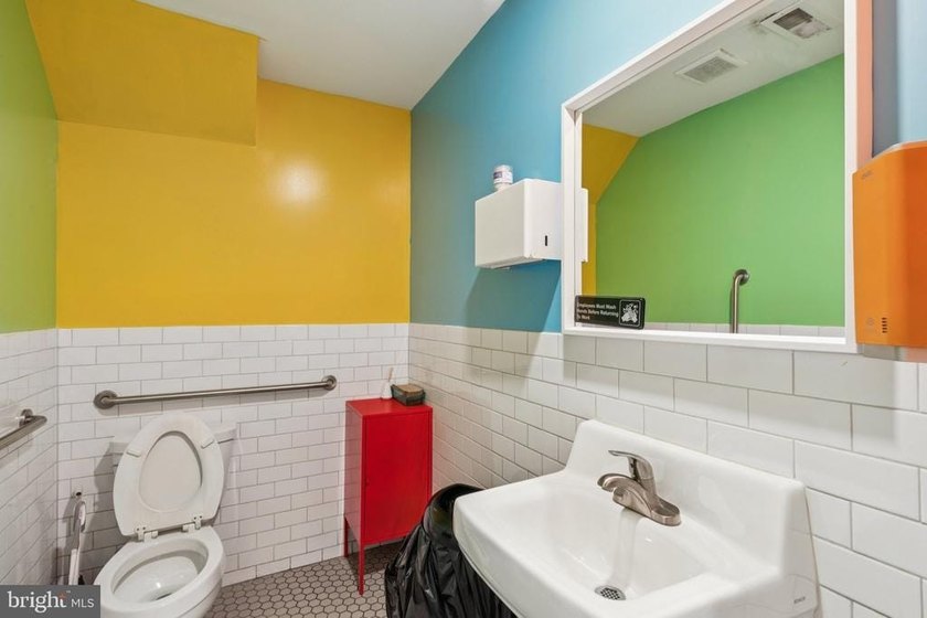 Prime location in East Kensington / Fishtown! 2557 Amber Street - photo 25