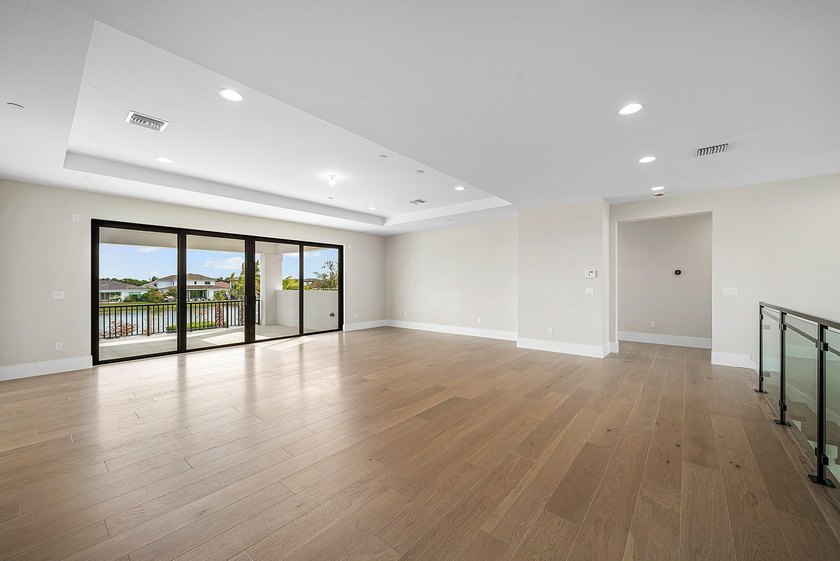 NO EXPENSE OR DETAIL SPARED IN OUR LARGEST ESTATE HOME IN CORAL - photo 31