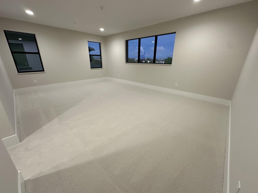 NO EXPENSE OR DETAIL SPARED IN OUR LARGEST ESTATE HOME IN CORAL - photo 36