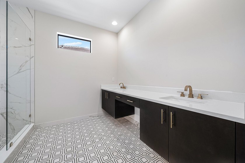 NO EXPENSE OR DETAIL SPARED IN OUR LARGEST ESTATE HOME IN CORAL - photo 37