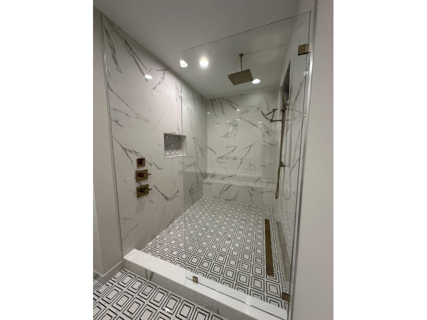 NO EXPENSE OR DETAIL SPARED IN OUR LARGEST ESTATE HOME IN CORAL - photo 38