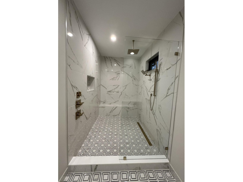NO EXPENSE OR DETAIL SPARED IN OUR LARGEST ESTATE HOME IN CORAL - photo 39