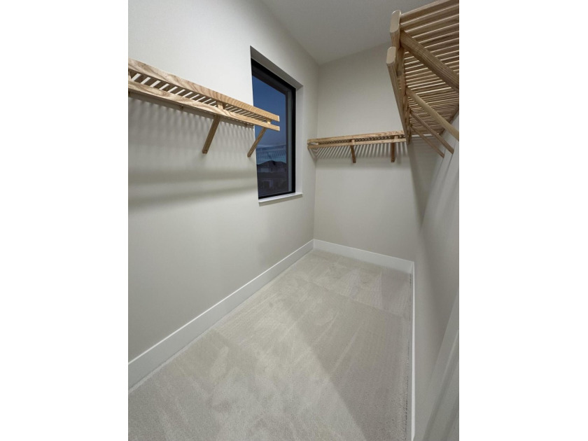 NO EXPENSE OR DETAIL SPARED IN OUR LARGEST ESTATE HOME IN CORAL - photo 40