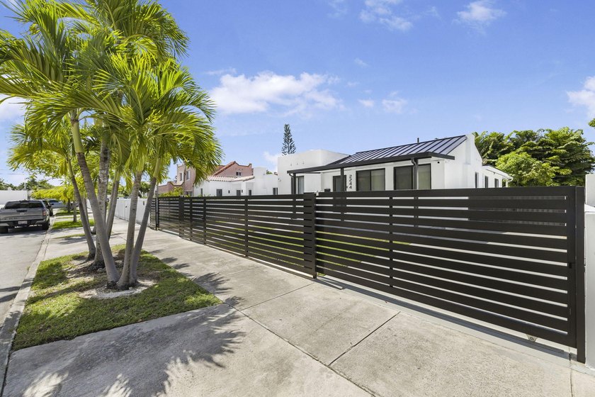 BRING YOUR BEST OFFERS. MOTIVATED SELLER! 3Br + Den(can be used - photo 3