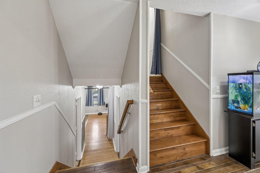 Spacious and versatile 4 bdr, 2.5 bath brick home situated on - photo 5