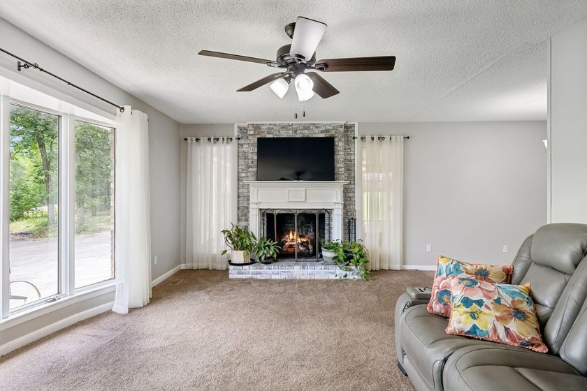 Spacious and versatile 4 bdr, 2.5 bath brick home situated on - photo 10