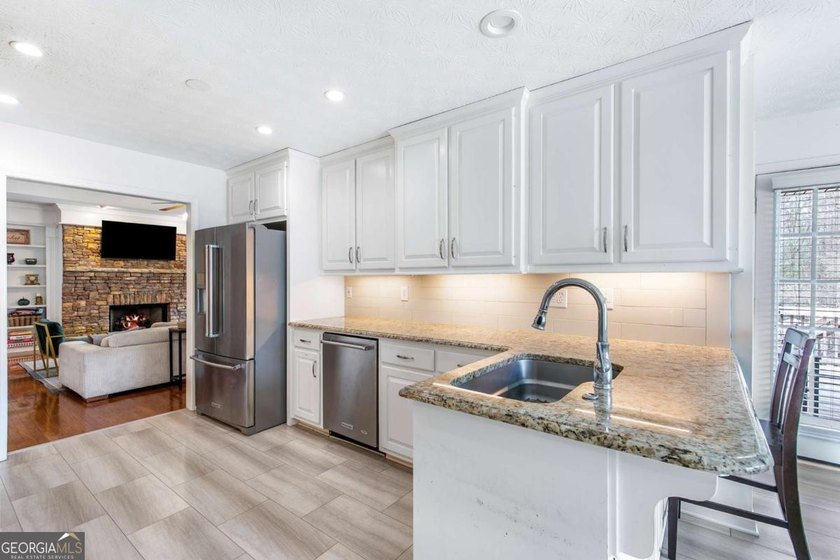 You will love this SPRAWLING RANCH WITH BONUS on a partially - photo 8