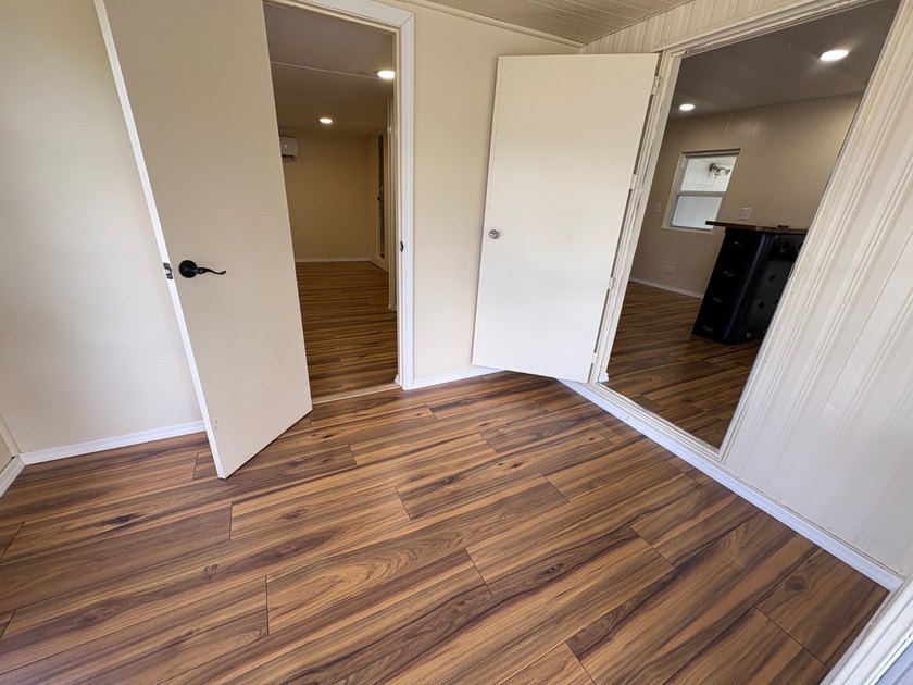 COMPLETLEY REMODELED INSIDE!!! Candlelight Manor offers a - photo 13
