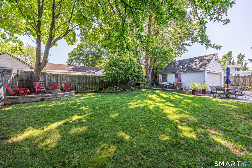 Move right into this beautifully remodeled 2-3 bedroom ranch in - photo 22