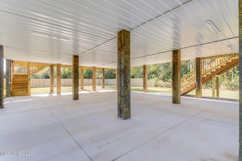 Experience coastal living with this new home that's just a 1/4 - photo 6